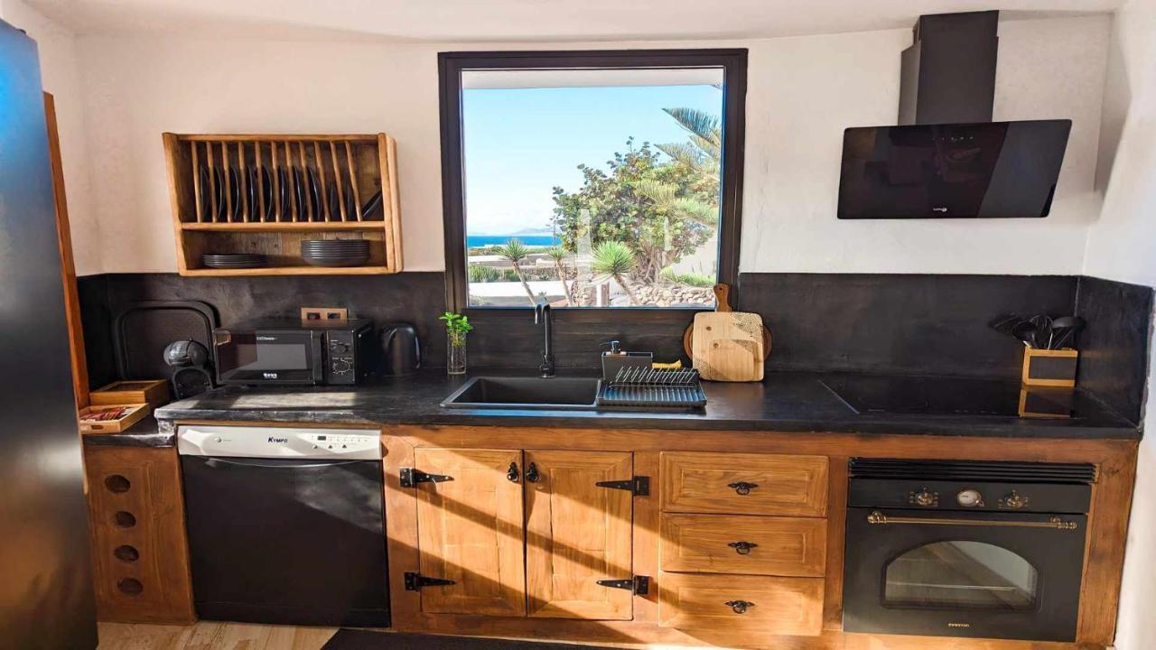 Bungalow Allende Famara Con Piscina Privada Y Ac Exterior foto